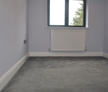 Queens Walk, Harrow, Middlesex HA1 1XS - Photo 2