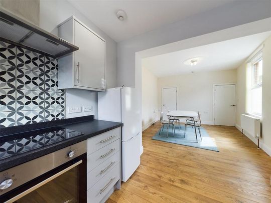 4 bedroom terraced house to rent - Photo 1