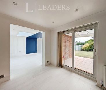 4 bedroom detached house to rent - Photo 5