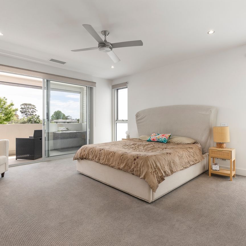 1 Raymond Street, Ashwood VIC 3147 - House For Rent | Domain - Photo 1