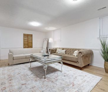 For Lease - 70 Bedford Park Avenue, Richmond Hill, Ontario - Photo 3