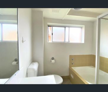 Lovely Unit with Air Conditioning! - Photo 3