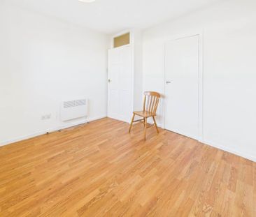 Price £795 pcm - Available Now - Unfurnished - Photo 2