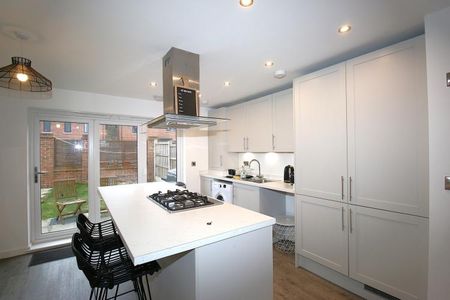 3 bedroom semi-detached house to rent - Photo 5