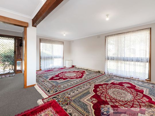Spacious Two Bedroom Unit! - Photo 1