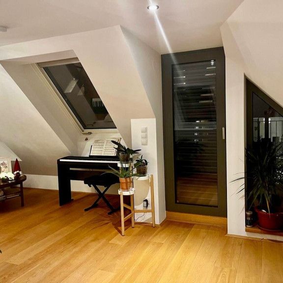 Helle Dachgeschosswohnung, 2 Terrassen nahe U1 Vorgartenstraße - Photo 1