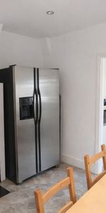 Room in a Shared House, Quicks Road, SW19 - Photo 3