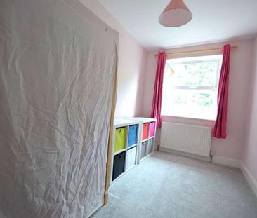 Feltham Hill Road, Ashford, TW15 - Photo 2