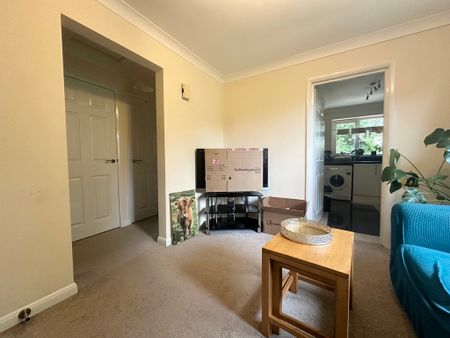 Bearwood, Bournemouth - Photo 2