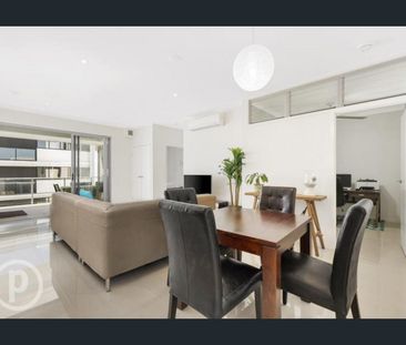 2 Bedroom Modern Unit - Photo 2