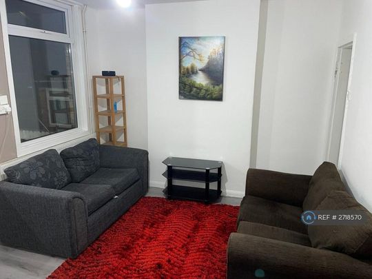 1 bedroom in a house share to rent - Photo 1