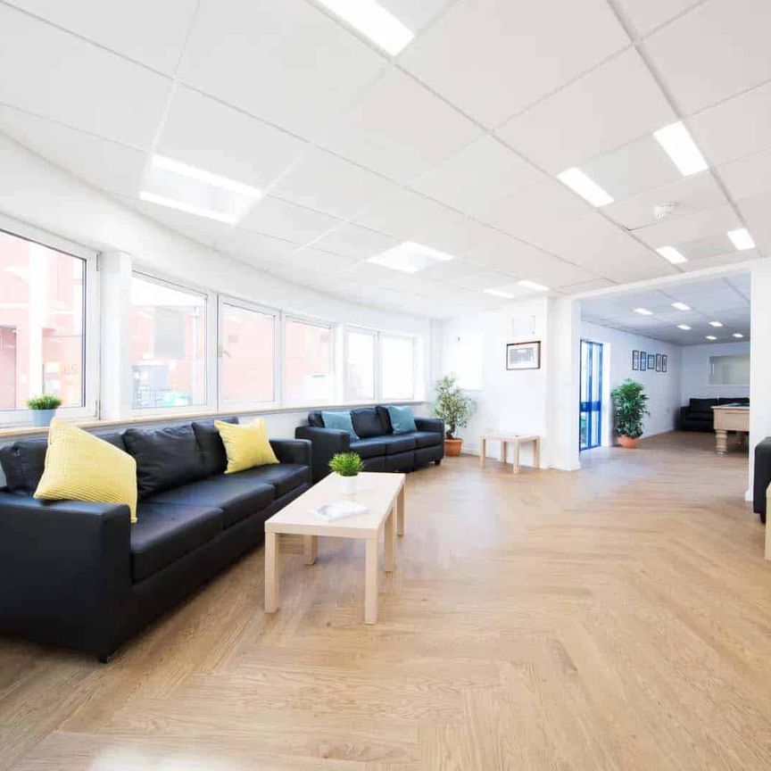 Extra Large High Double Ensuite - Photo 1