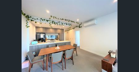 EXTRA LARGE 100SQM TWO BEDROOM PLUS STUDY & WINTER-GARDEN AT 'CENTRALE' NORTH RYDE - Photo 3