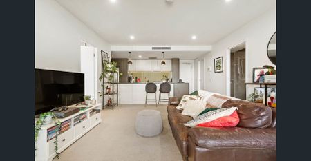 Modern Two Bedroom Apartment in Convenient Location - Photo 2