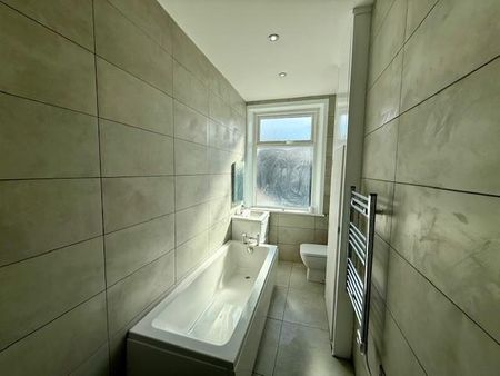 3 bedroom terraced house to rent - Photo 5