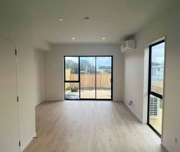 Flat Bush, 2 bedrooms - Photo 2