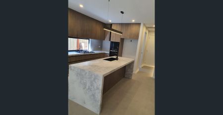 LUXURY FAMILY HOME - Photo 2