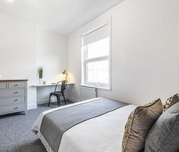 4 bedroom terraced house to rent - Photo 6