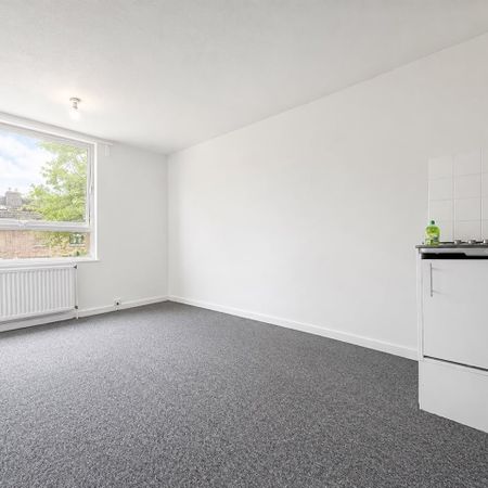 Room in a Shared House, Wivenhoe Close, SE15 - Photo 3