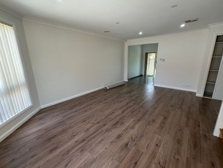 Stylish 3-Bedroom Townhouse in Noble Park - Photo 5