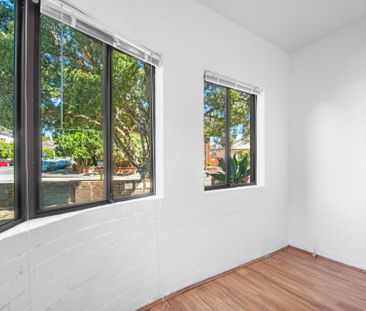 6 MONTH LEASE ONLY! OVERSIZED ONE BEDROOM APARTMENT IN AN ART DECO ... - Photo 6