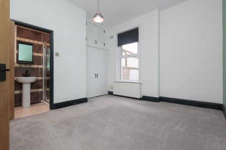 2 bed flat to rent in Charmouth Grove, Poole, BH14 - Photo 5