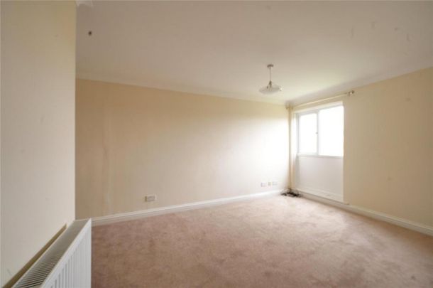 4 bedroom end of terrace house to rent - Photo 1