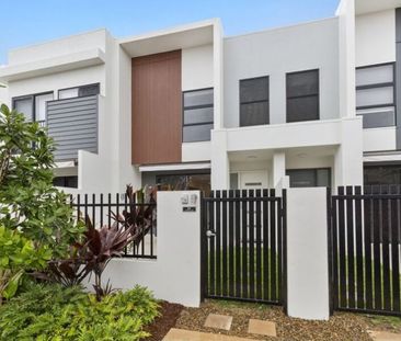 Townhouse in Cova Estate - Pool & Gym Facilities - Photo 2