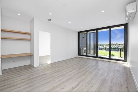 405/8 Aviators Way, Penrith - Photo 2