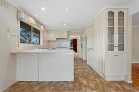 10 Dandallo Drive, Eltham - Photo 5