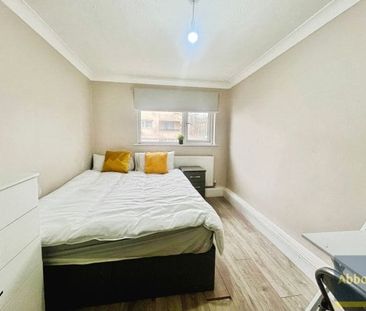 Oldwyk, Basildon - Photo 2