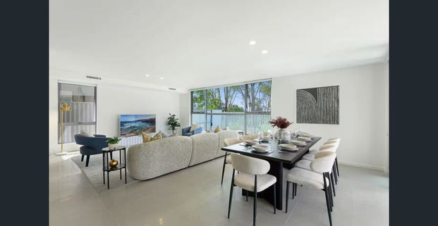 Modern Luxury 5BR Home – Lakeside Golf Views – Fully Furnished – Flexible Lease - Photo 1