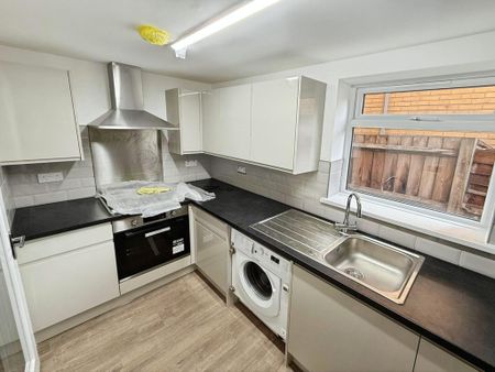 3 bedroom terraced house to rent - Photo 3