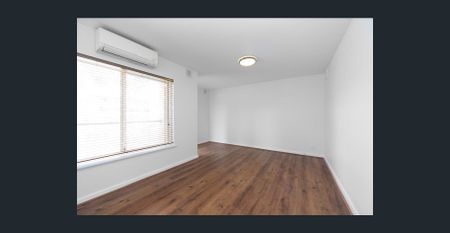 Lovely Renovated One Bedroom Unit. - Photo 2