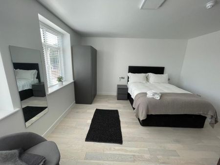 1 bedroom in a flat share to rent - Photo 4