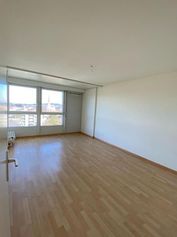 "Grossräumige, helle Wohnung mit Balkon und herrlicher Aussicht" - Photo 3