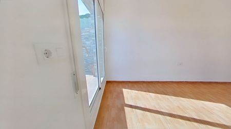 Piso de alquiler en Canovelles - Photo 2
