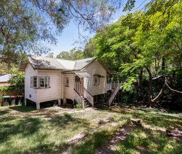 Charming Leafy Cottage in Prime Taringa Location - Photo 5