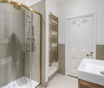 3 bedroom flat to rent - Photo 2