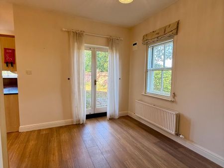 5 bedroom detached house to rent - Photo 4