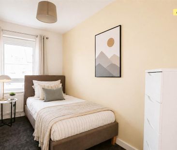 4 bedroom semi-detached house to rent - Photo 4