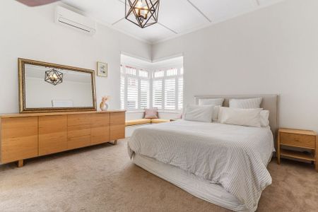 Immaculate 3 bedroom 2 bathroom home - Photo 4