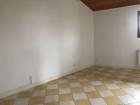 Location Maison 3 pièces 60m² LA ROCHE CHALAIS 24490 - Photo 5