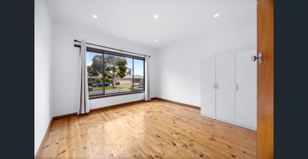 Perfectly Positioned To Public Transport & Stockland Wendouree - Photo 3