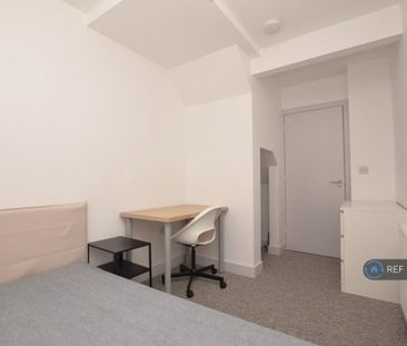 4 bedroom semi-detached house to rent - Photo 5