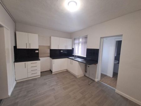 3 bedroom terraced house to rent - Photo 5