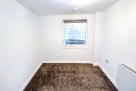 2 Bed Flat, North Crescent Apartments, LS2 - Photo 2