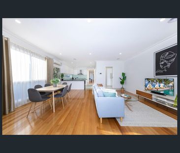 For Rent – Modern, Spacious Townhouse in Prime Sunshine Location - Photo 1