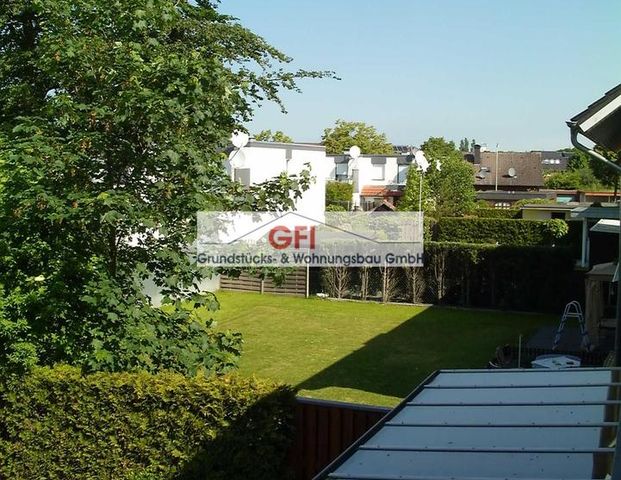 Obergeschosswohnung mit eigenem Garten, Garage und Balkon! - Foto 1