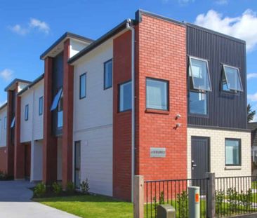 RENT REBATE FIRST 6 WEEKS AND 1 WEEK FREE RENT - Glenview Studio Unit! - Photo 1